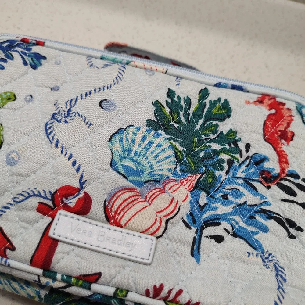 Vera Bradley Shore Thing Makeup Bag Zipper Handle Blie Coastal Turtle Shell Fish